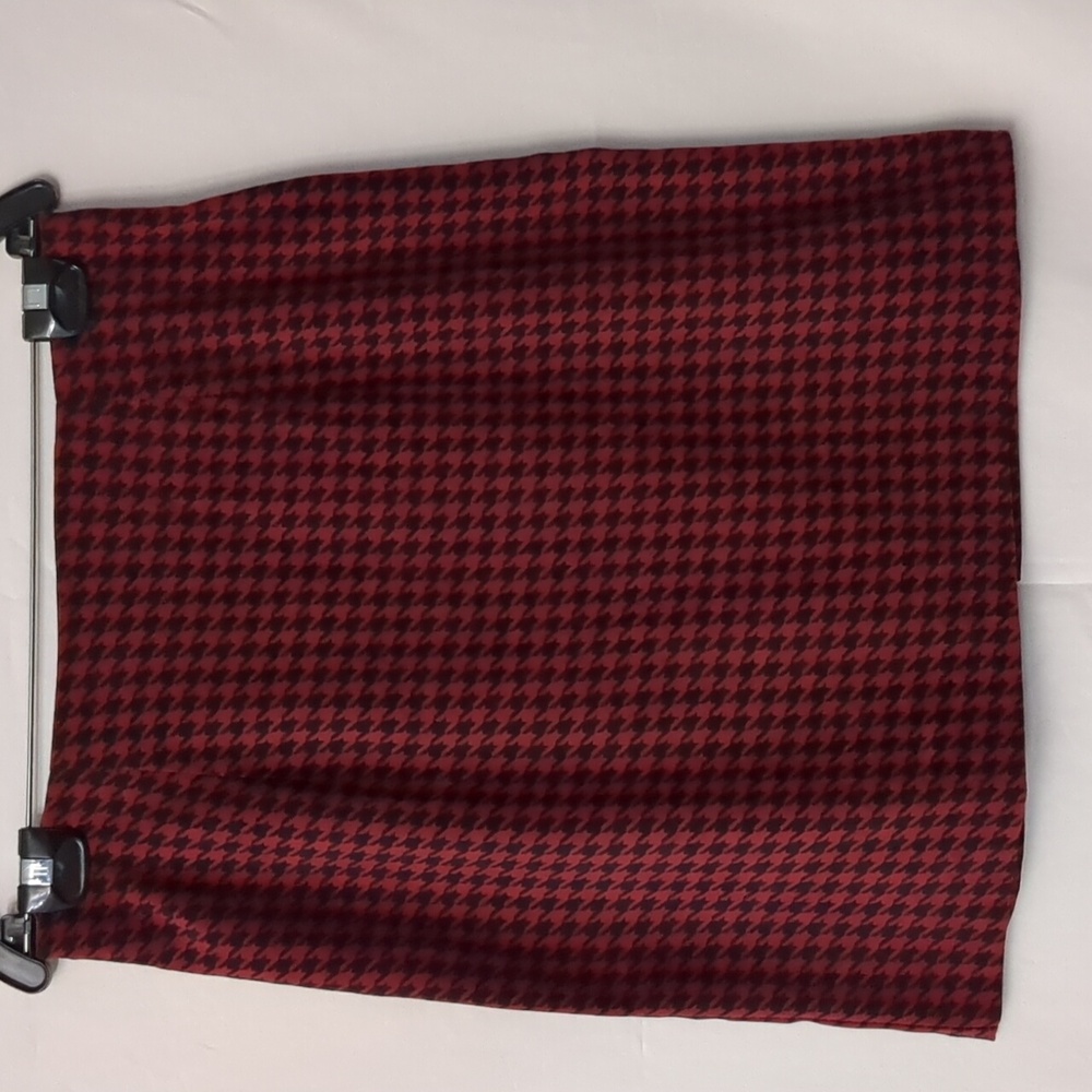 Red and Black Houndstooth Skirt Size 10